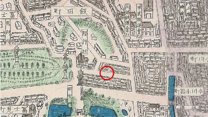 中坂（九段北）の標柱の設置位置を示した明治時代の地図、周辺には飯田町や富士見町があり、建物は階行社や川越鉄道会社、甲武鉄道会社などがありました。